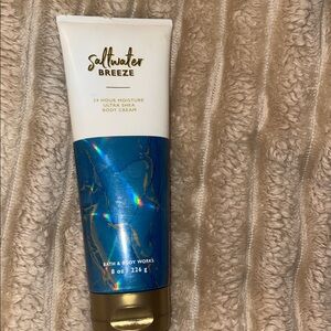 Bath & Body Works Saltwater Breeze Body Cream with Blue and Gold Design